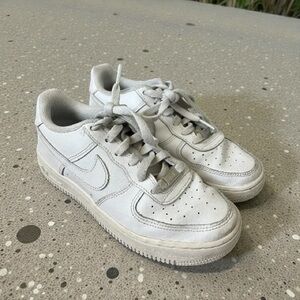 👟NIKE: Boy’s size 5Y, white Air Force 1 style sneakers, preowned.